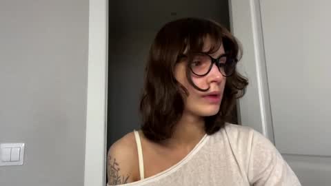 Snapshot of odettehatt chatting on April 2026 04:37:01 AM Thea online show from April 2026 04:37:01 AM