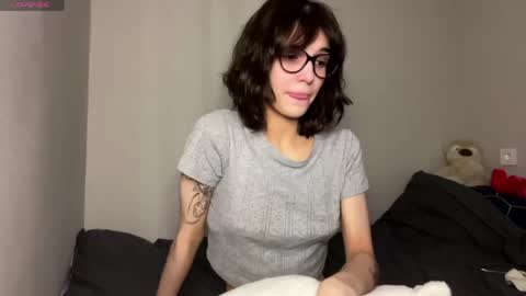 Snapshot of odettehatt chatting on April 2026 12:29:02 PM Thea online show from April 2026 12:29:02 PM