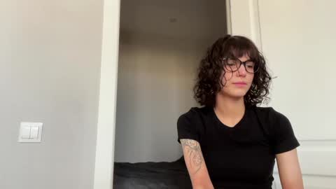 Snapshot of odettehatt chatting on May 2026 04:41:02 AM Thea online show from May 2026 04:41:02 AM