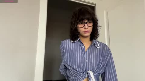 Snapshot of odettehatt chatting on May 2026 05:05:02 AM Thea online show from May 2026 05:05:02 AM