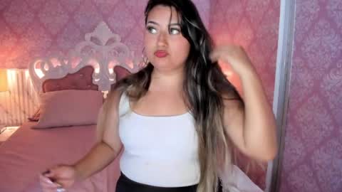 Mia online show from May 2026 06:16:02 PM