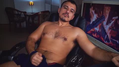 officeman7 online show from December 2024 08:48:01 PM