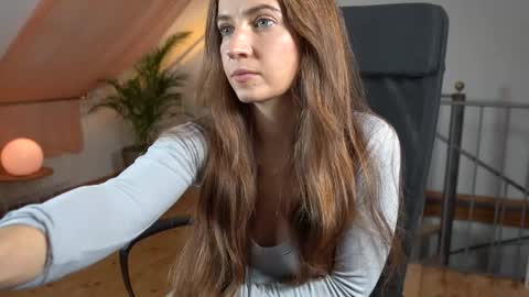 Lola online show from November 2025 05:46:02 PM