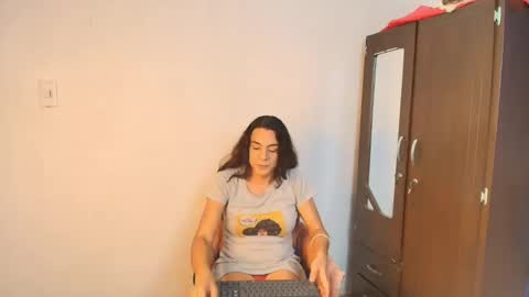 Snapshot of oh_tique chatting on October 2025 07:02:01 PM LU online show from October 2025 07:02:01 PM