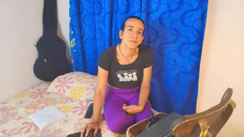 Snapshot of oh_tique chatting on November 2025 12:31:02 PM LU online show from November 2025 12:31:02 PM