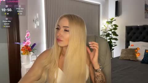 Snapshot of ohmyemma chatting on October 2025 11:46:02 PM Emma online show from October 2025 11:46:02 PM
