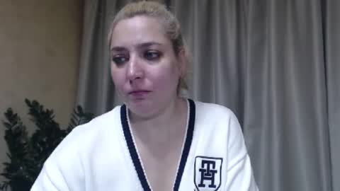 Snapshot of ohsweetiren chatting on November 2025 07:25:01 AM Iren online show from November 2025 07:25:01 AM