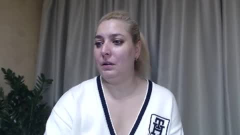 Snapshot of ohsweetiren chatting on November 2025 07:11:02 AM Iren online show from November 2025 07:11:02 AM