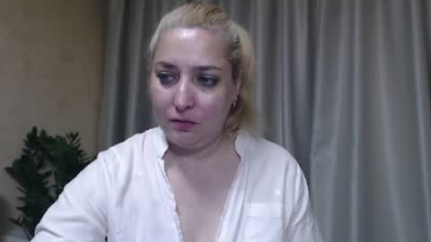 Snapshot of ohsweetiren chatting on June 2026 01:42:02 PM Iren online show from June 2026 01:42:02 PM