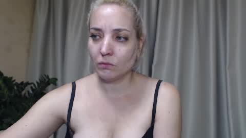 Snapshot of ohsweetmari chatting on September 2025 03:01:01 PM Mari online show from September 2025 03:01:01 PM
