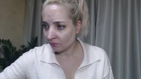 Snapshot of ohsweetmari chatting on October 2025 03:10:02 PM Mari online show from October 2025 03:10:02 PM