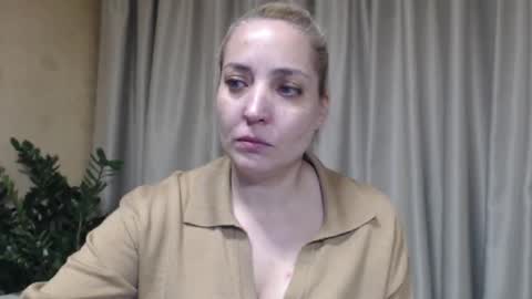 Mari online show from November 2025 11:42:01 AM