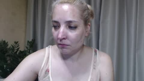Snapshot of ohsweetmari chatting on June 2026 04:06:01 PM Mari online show from June 2026 04:06:01 PM