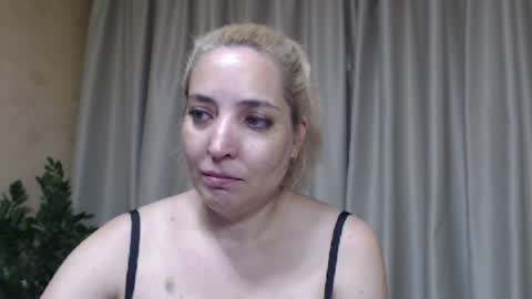 Snapshot of ohsweetmari chatting on July 2026 04:00:02 PM Mari online show from July 2026 04:00:02 PM