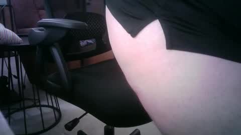 Snapshot of okiehard1 chatting on October 2025 02:44:01 AM okiehard1 online show from October 2025 02:44:01 AM