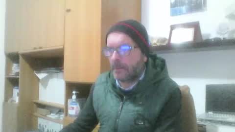 Snapshot of olak21 chatting on December 2025 09:18:02 AM olak21 online show from December 2025 09:18:02 AM