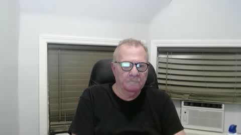 Snapshot of oldguybigd chatting on September 2025 02:33:02 AM oldguybigd online show from September 2025 02:33:02 AM