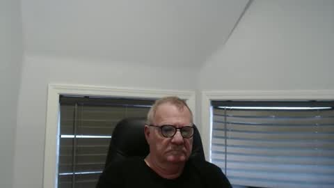 Snapshot of oldguybigd chatting on October 2025 08:29:02 PM oldguybigd online show from October 2025 08:29:02 PM