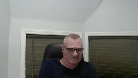 Snapshot of oldguybigd chatting on November 2025 01:06:02 AM oldguybigd online show from November 2025 01:06:02 AM