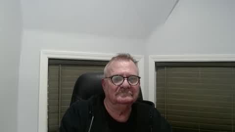 Snapshot of oldguybigd chatting on November 2025 06:58:01 AM oldguybigd online show from November 2025 06:58:01 AM