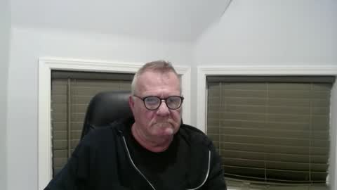 Snapshot of oldguybigd chatting on December 2025 06:19:02 AM oldguybigd online show from December 2025 06:19:02 AM