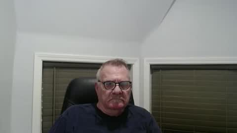 Snapshot of oldguybigd chatting on December 2025 02:43:02 AM oldguybigd online show from December 2025 02:43:02 AM