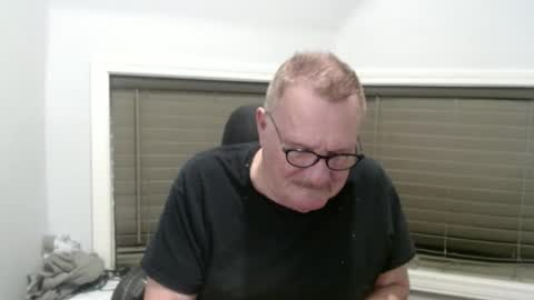 Snapshot of oldguybigd chatting on April 2026 04:35:01 AM oldguybigd online show from April 2026 04:35:01 AM