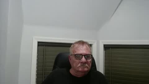 Snapshot of oldguybigd chatting on May 2026 05:03:02 AM oldguybigd online show from May 2026 05:03:02 AM