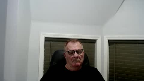 Snapshot of oldguybigd chatting on May 2026 06:00:02 AM oldguybigd online show from May 2026 06:00:02 AM