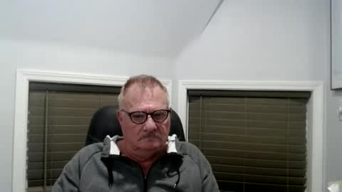 Snapshot of oldguybigd chatting on June 2026 05:57:02 AM oldguybigd online show from June 2026 05:57:02 AM