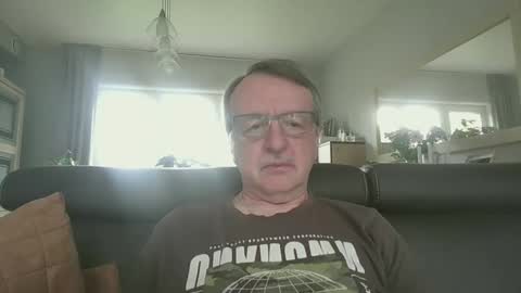 Snapshot of oldtimer160162493 chatting on May 2026 12:33:02 PM oldtimer160162493 online show from May 2026 12:33:02 PM