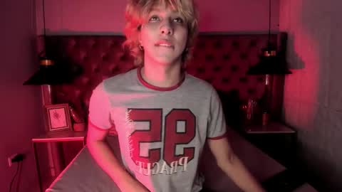 oliiverr22 online show from November 2025 12:52:01 PM