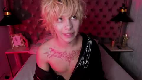 oliiverr22 online show from November 2025 12:53:02 PM