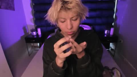 oliiverr22 online show from December 2025 11:58:02 AM