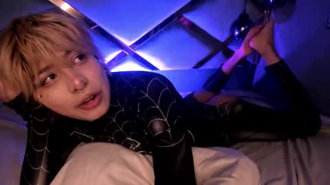 oliiverr22 online show from December 2025 01:57:02 AM