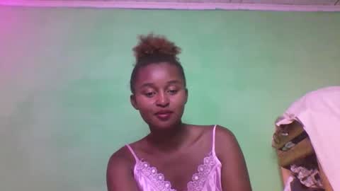 olinah610 online show from December 2025 07:40:02 PM