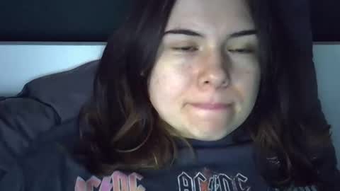 Snapshot of olivepeach chatting on April 2026 11:21:01 AM Oil online show from April 2026 11:21:01 AM