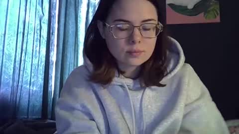 Snapshot of olivepeach chatting on April 2026 09:57:01 AM Oil online show from April 2026 09:57:01 AM