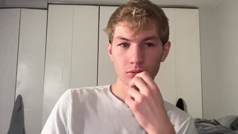 Snapshot of oliver_beck chatting on December 2024 02:19:02 AM Oliver Beck online show from December 2024 02:19:02 AM