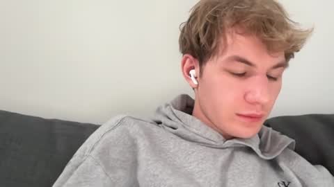 Snapshot of oliver_beck chatting on January 2025 03:09:02 AM Oliver Beck online show from January 2025 03:09:02 AM