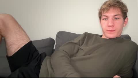 Snapshot of oliver_beck chatting on January 2025 02:25:01 AM Oliver Beck online show from January 2025 02:25:01 AM