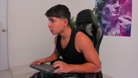 Oliver bray online show from December 2024 05:00:01 PM