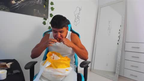 Oliver bray online show from March 2025 07:45:02 PM