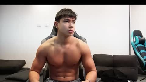 Snapshot of oliver_bray chatting on April 2026 01:28:01 AM Oliver bray online show from April 2026 01:28:01 AM