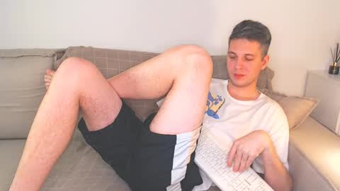 Snapshot of oliver_hort chatting on December 2024 08:15:01 PM Oliver online show from December 2024 08:15:01 PM