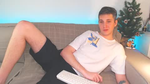 Snapshot of oliver_hort chatting on December 2024 03:48:02 PM Oliver online show from December 2024 03:48:02 PM