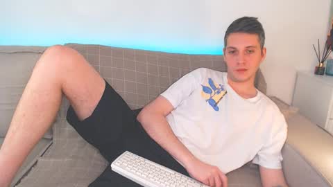 Snapshot of oliver_hort chatting on February 2025 03:45:02 PM Oliver online show from February 2025 03:45:02 PM