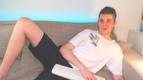 Snapshot of oliver_hort chatting on February 2025 06:13:02 PM Oliver online show from February 2025 06:13:02 PM