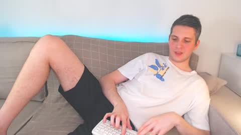 Snapshot of oliver_hort chatting on February 2025 05:16:01 PM Oliver online show from February 2025 05:16:01 PM