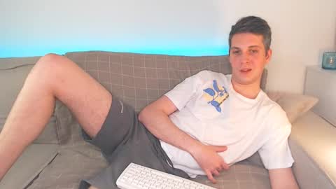 Snapshot of oliver_hort chatting on February 2025 06:37:02 PM Oliver online show from February 2025 06:37:02 PM